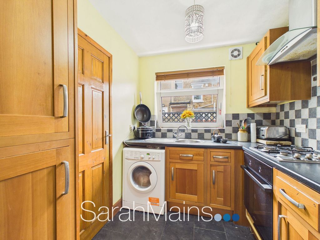 Property photo 3 of 9 Kitchen