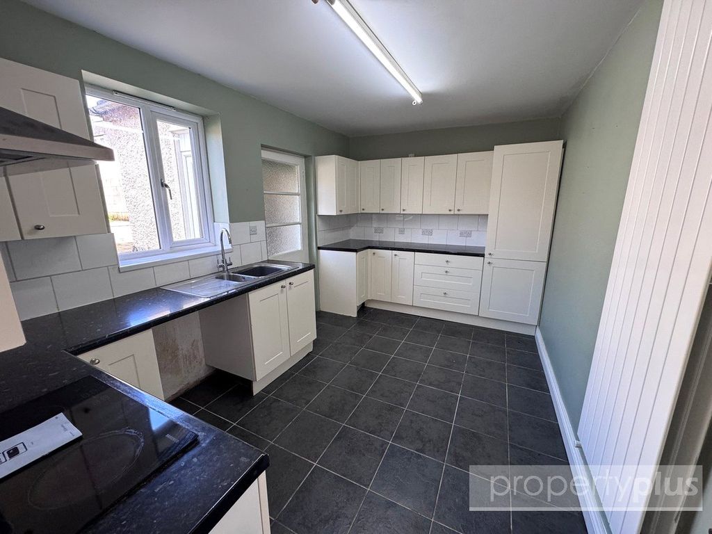 Property photo 2 of 17 Picture No. 13