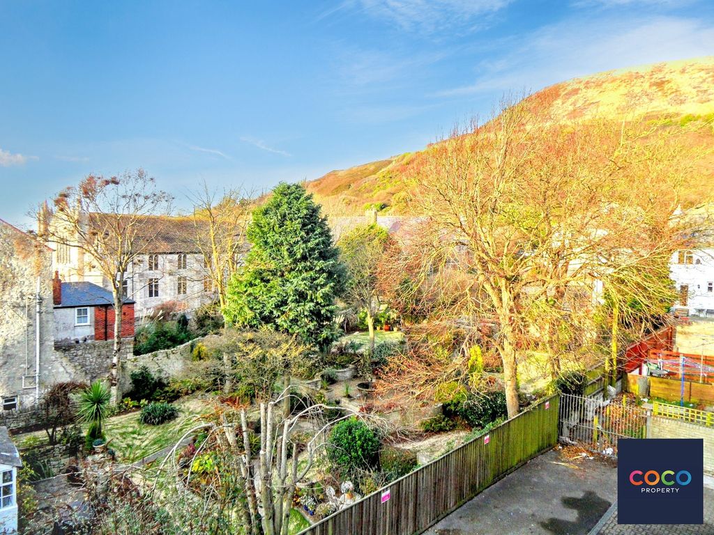 Property photo 2 of 8 Balcony