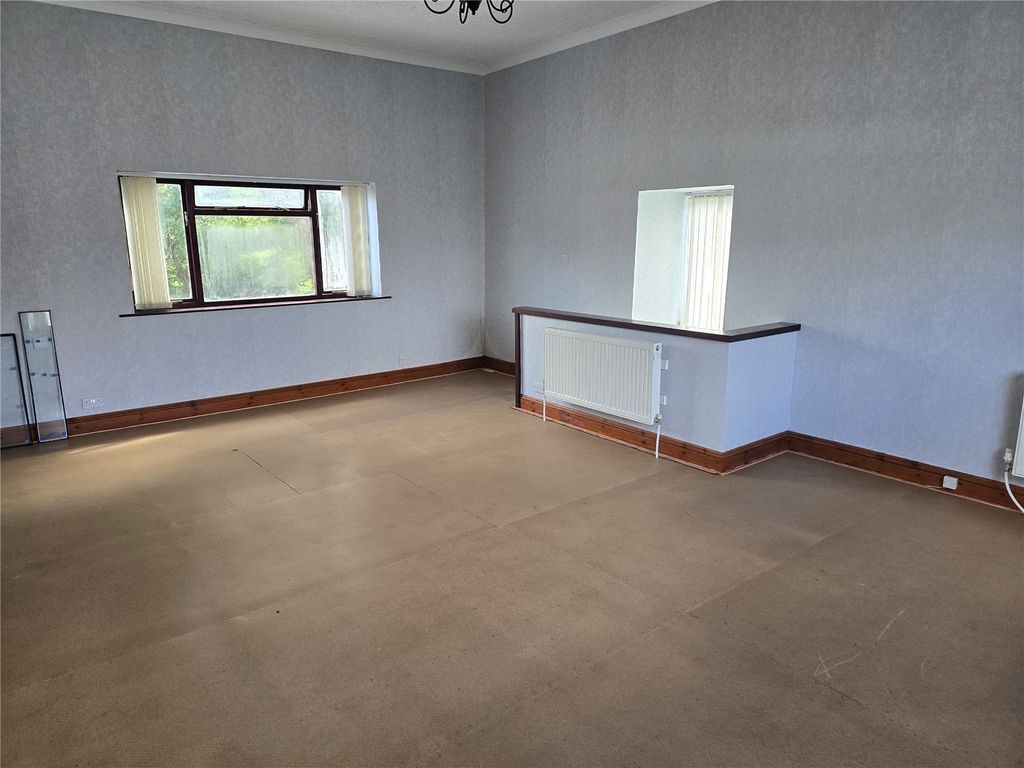 Property photo 2 of 22 Picture No. 12