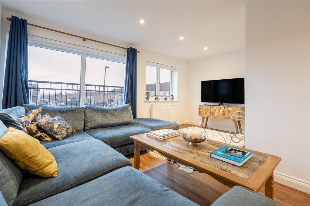 Property photo 2 of 11 Living Room