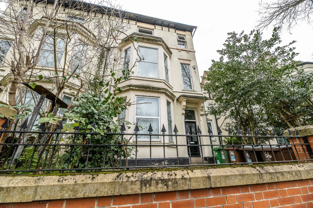Property photo 2 of 34