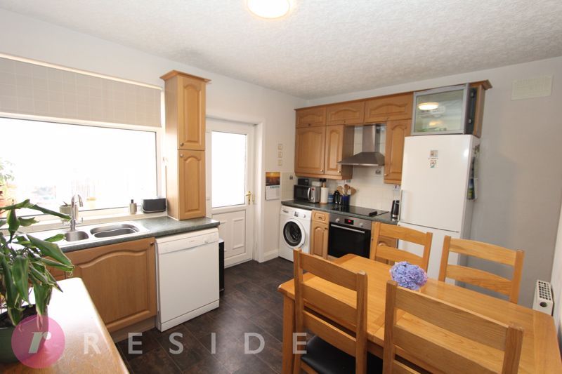 Property photo 2 of 18 Dining Kitchen
