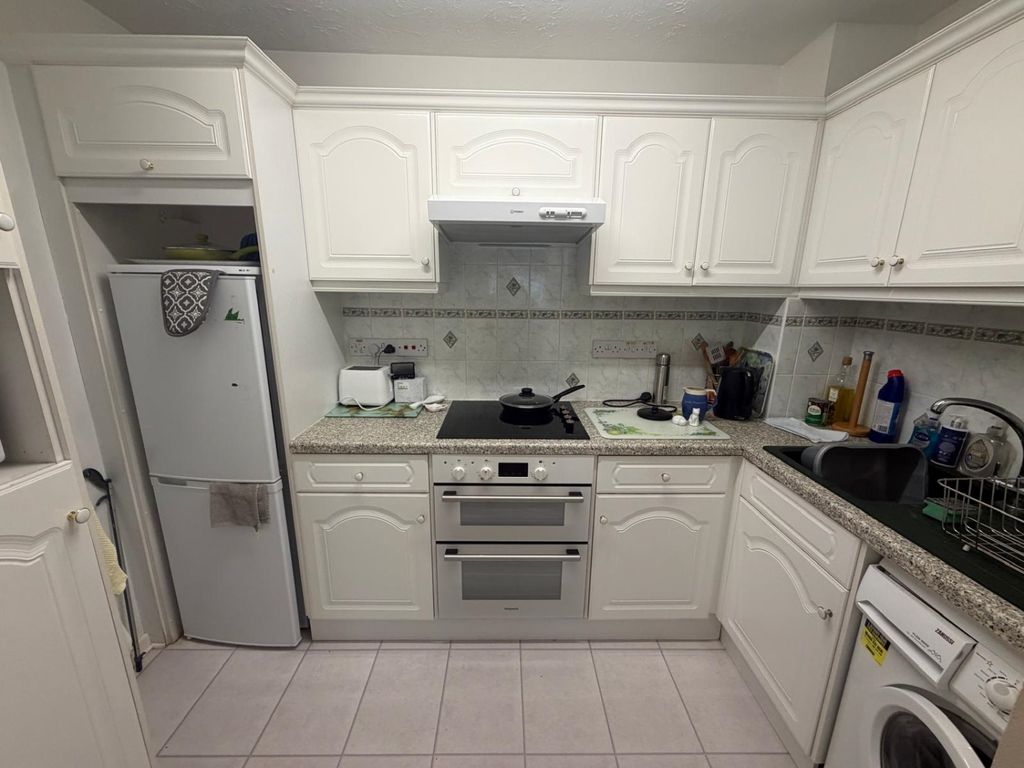 Property photo 3 of 6 Kitchen