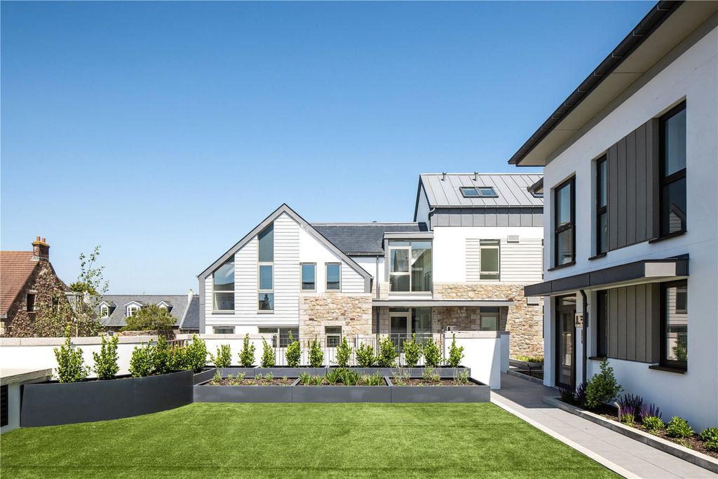 Additional image 5 of 2 bed flat for sale5 Conway House, The Waves, La Grande Route Des Sablons, Grouville, Jersey JE3