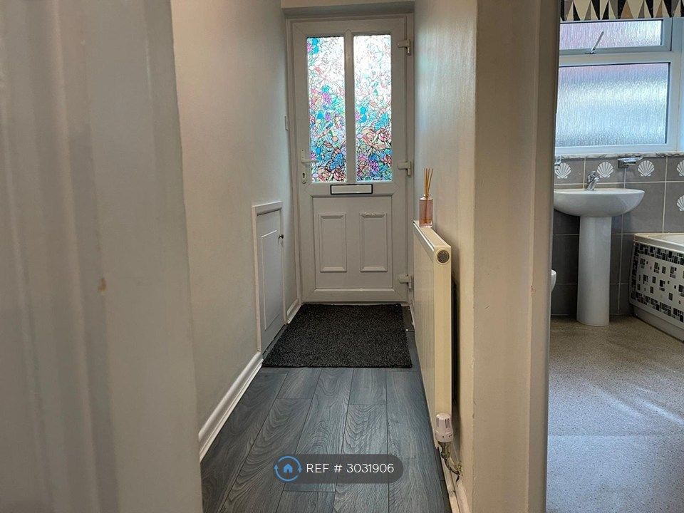 Property photo 2 of 20 Entrance Hallway