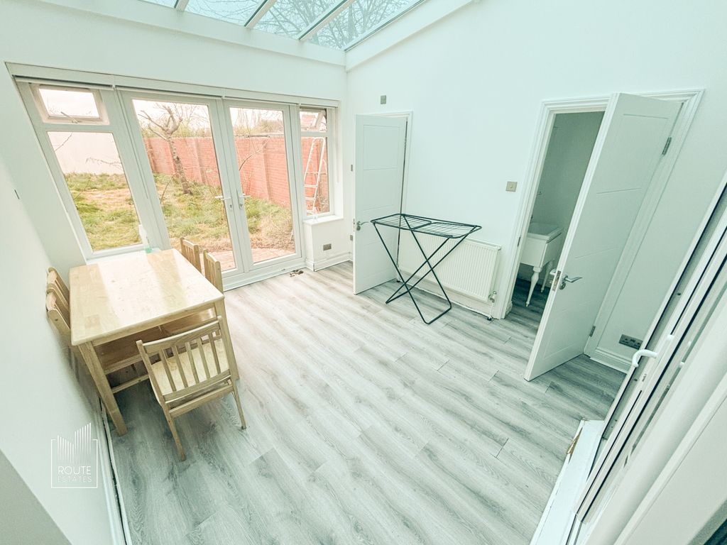 Property photo 1 of 9 Photo 6