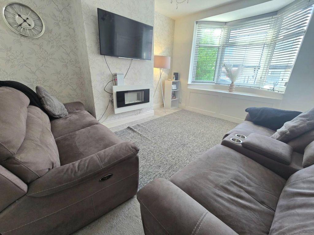 Property photo 2 of 14 Living