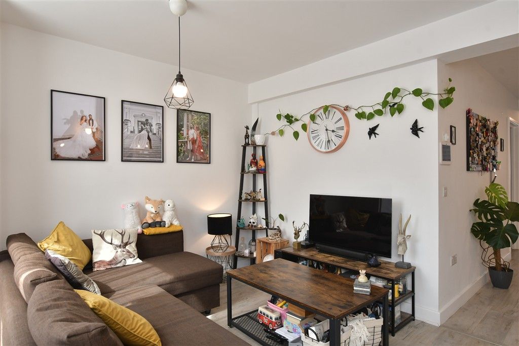 Property photo 2 of 11 Lounge/Diner