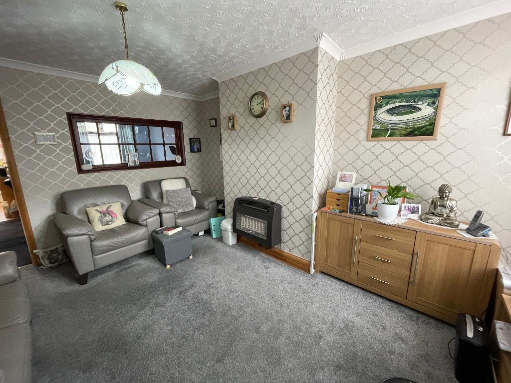 Property photo 2 of 11 Lounge