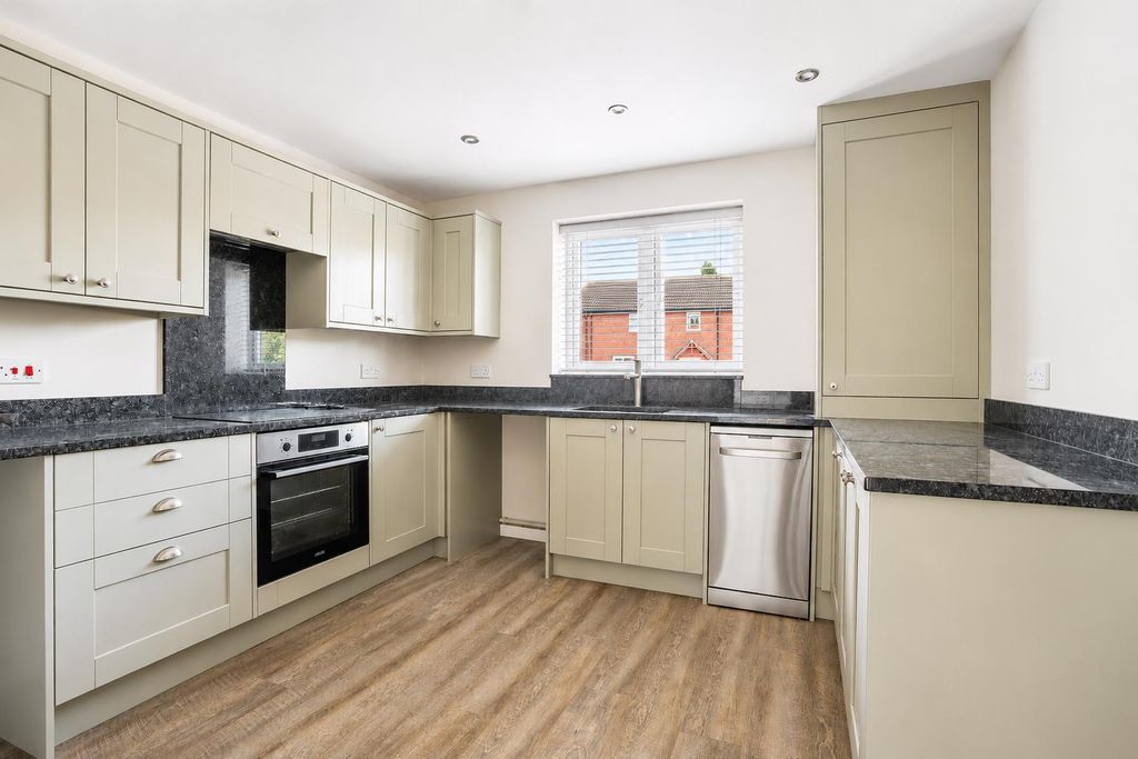 Property photo 2 of 19 Kitchen