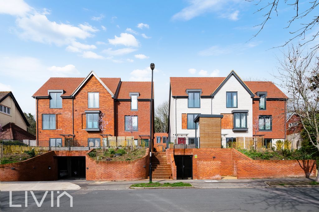 Property photo 1 of 23 Maplehurst Square, 4- (23)