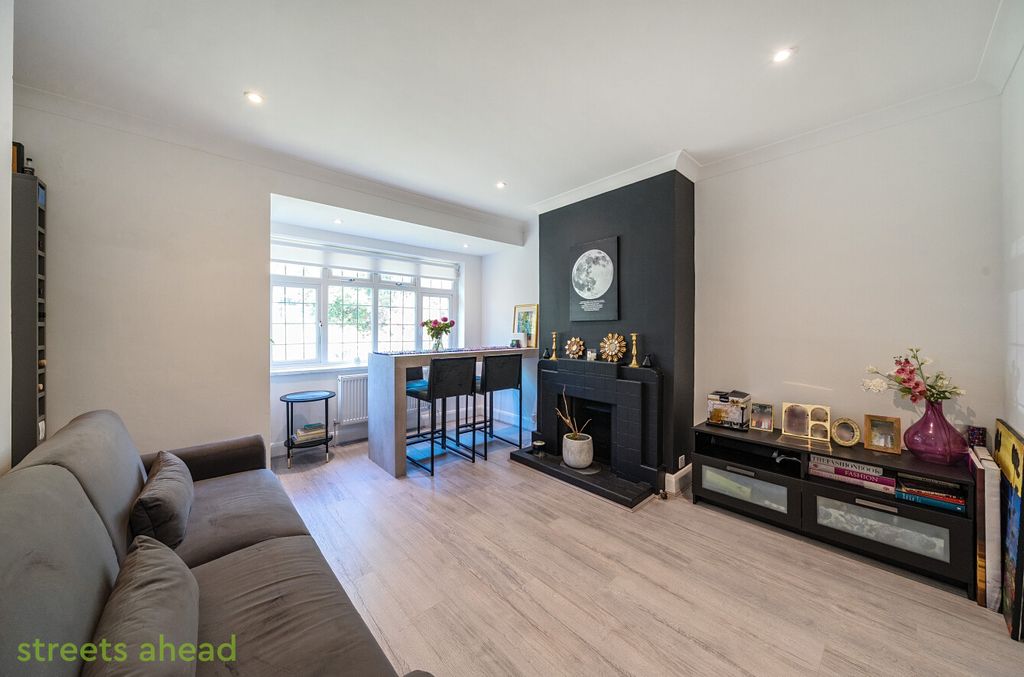 Property photo 1 of 15 Ef6F2A7B-De37-485...