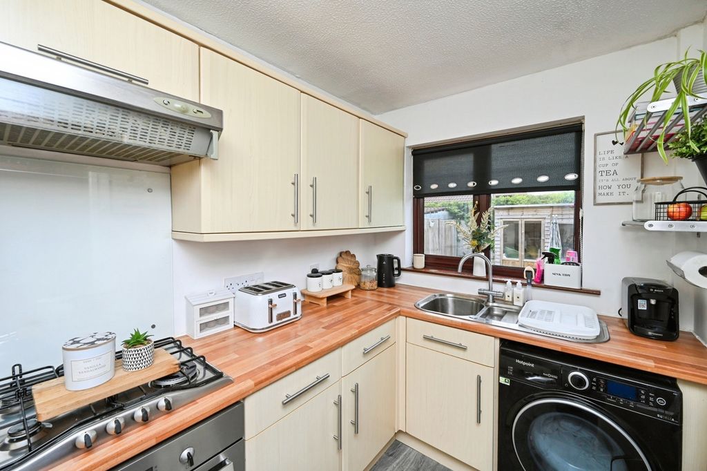 Property photo 2 of 20 Kitchen