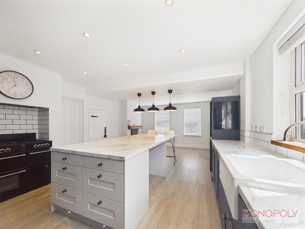Property photo 2 of 36 Cam03815G0-Pr0447-Still008.Jpg
