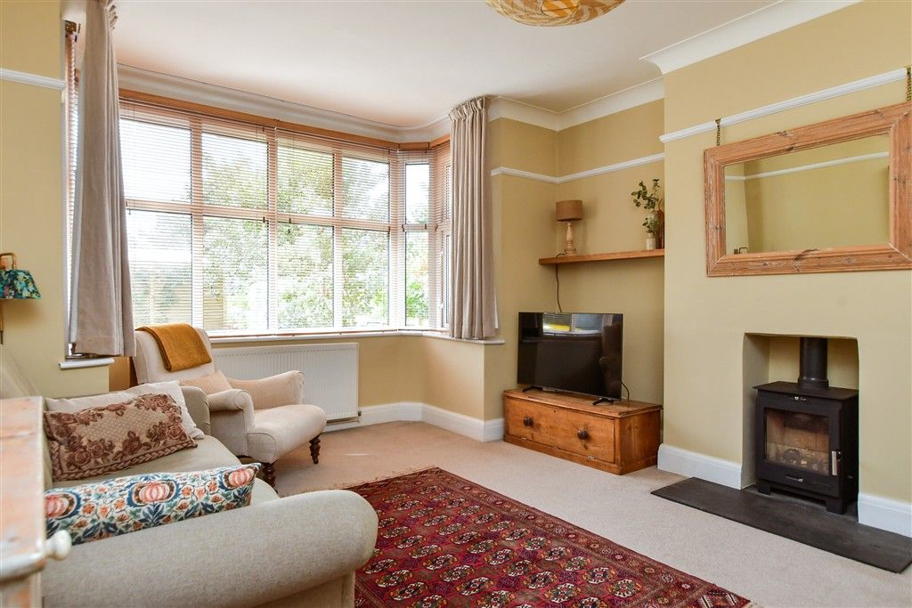 Property photo 3 of 17 Lounge