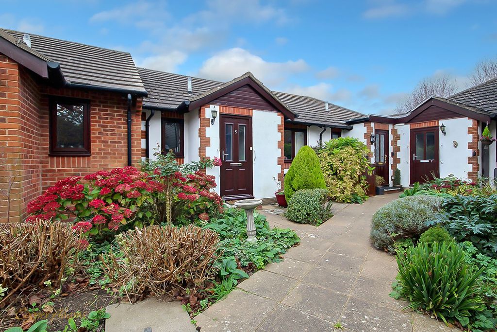 Property photo 1 of 7 Front