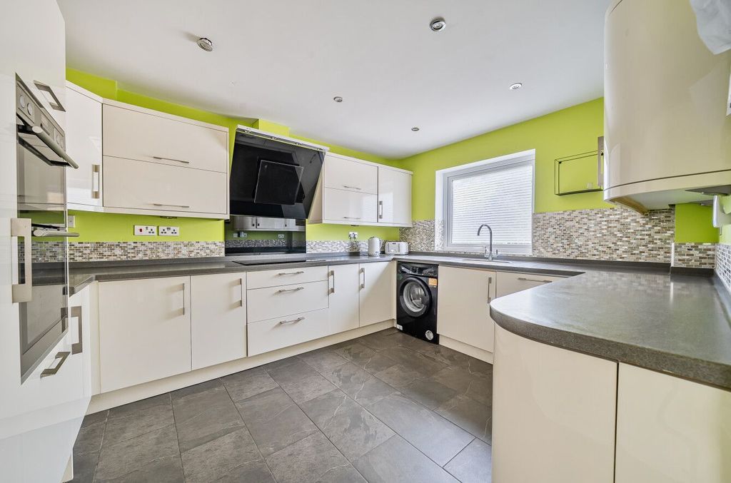 Property photo 2 of 24