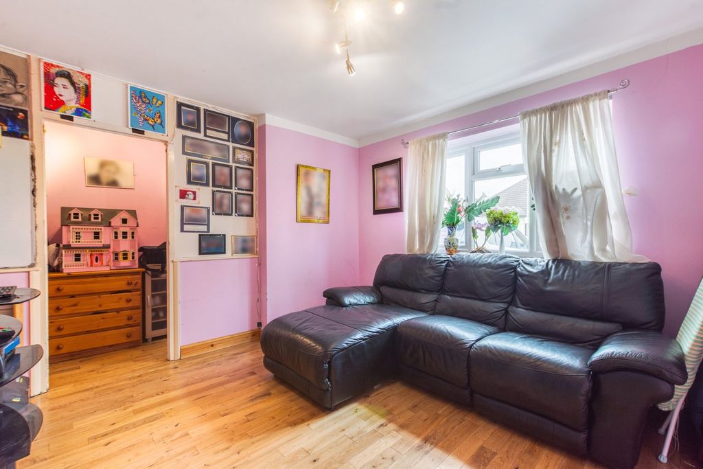 Property photo 3 of 12