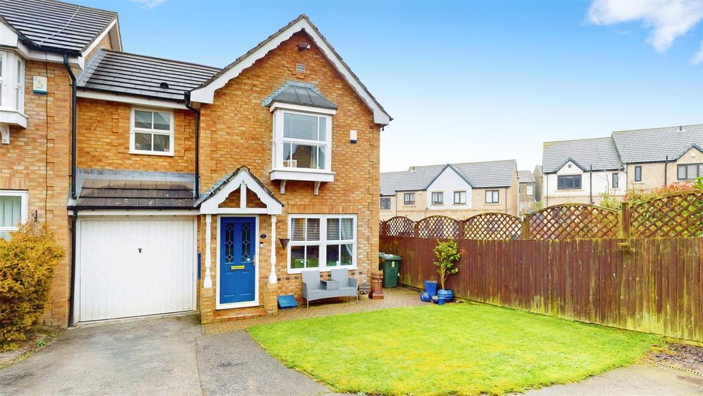 Property photo 1 of 18 External