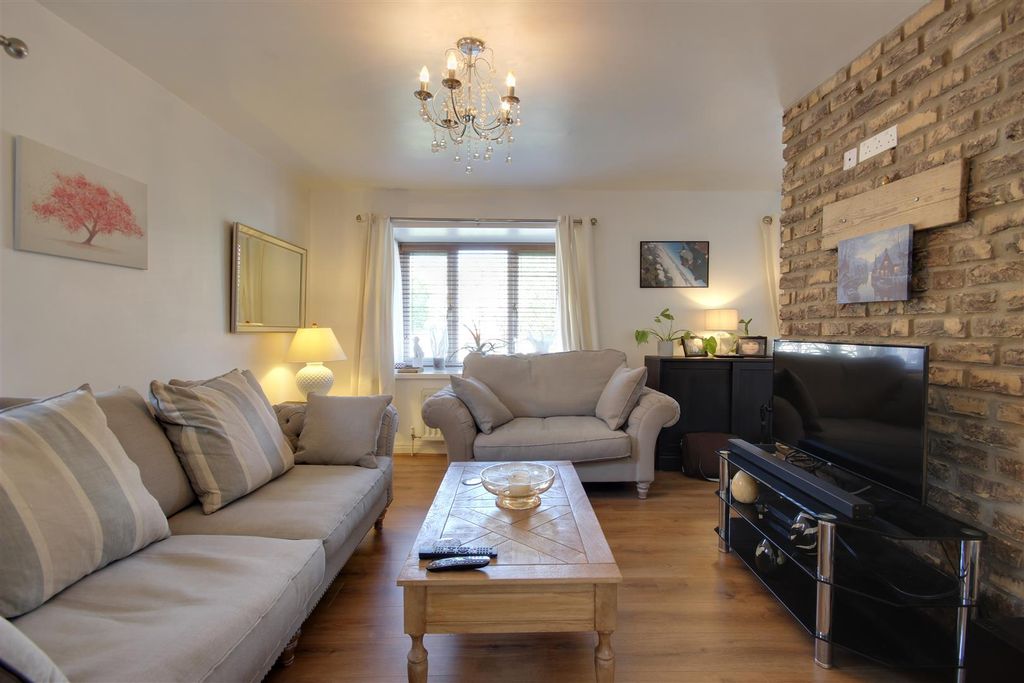 Property photo 2 of 17 Lounge