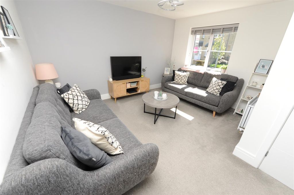 Property photo 2 of 31