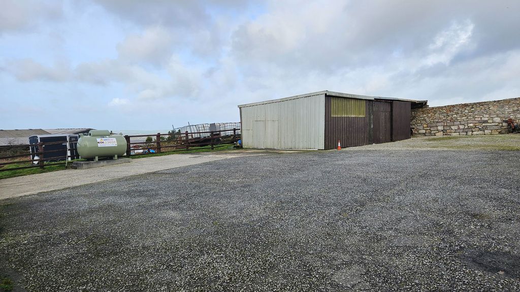 Property photo 2 of 25