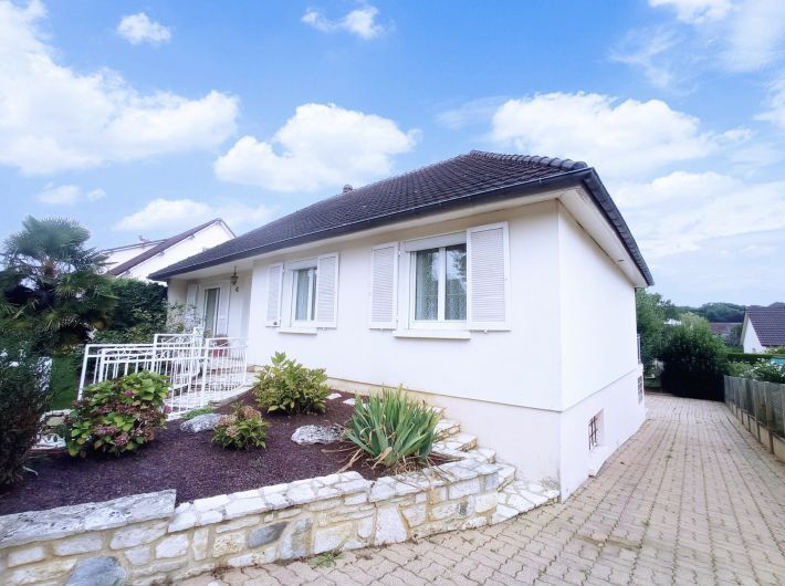 Property photo 1 of 11