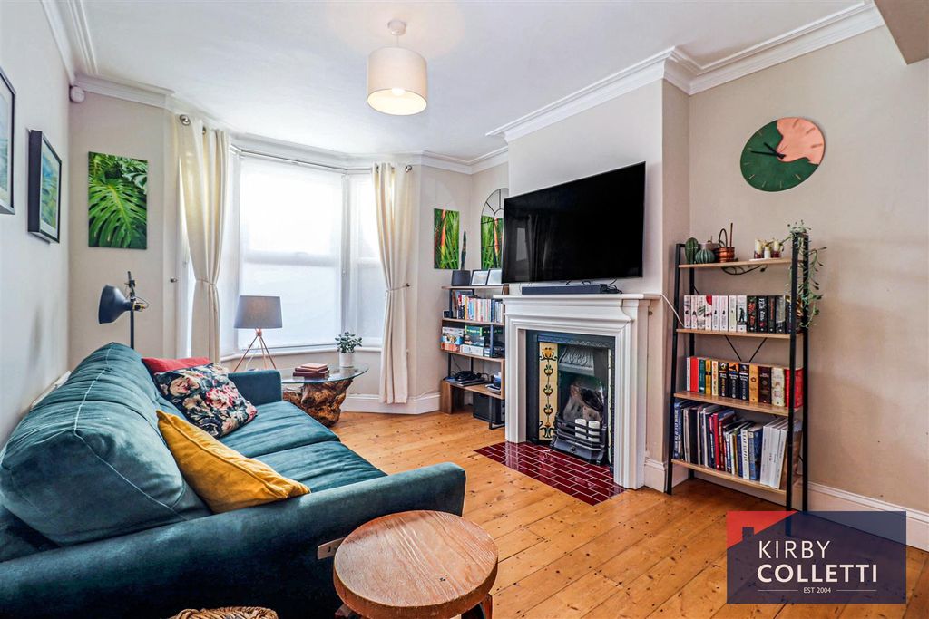 Property photo 2 of 25 Lounge