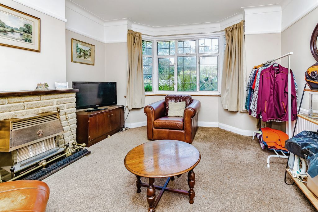 Property photo 2 of 14 Lounge