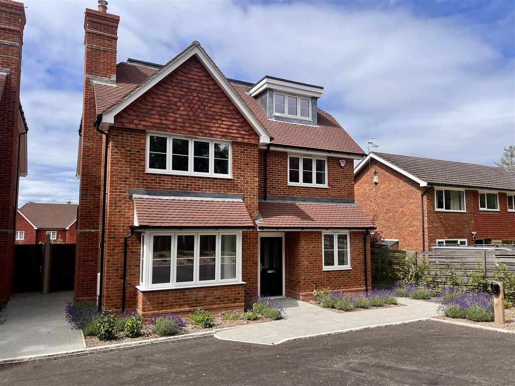 Property photo 1 of 16 Firsdown Front.Jpg