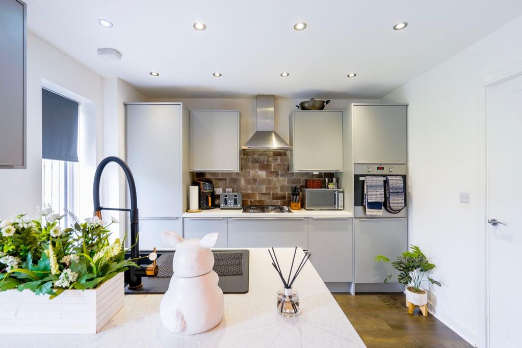 Property photo 3 of 12 Kitchen / Diner