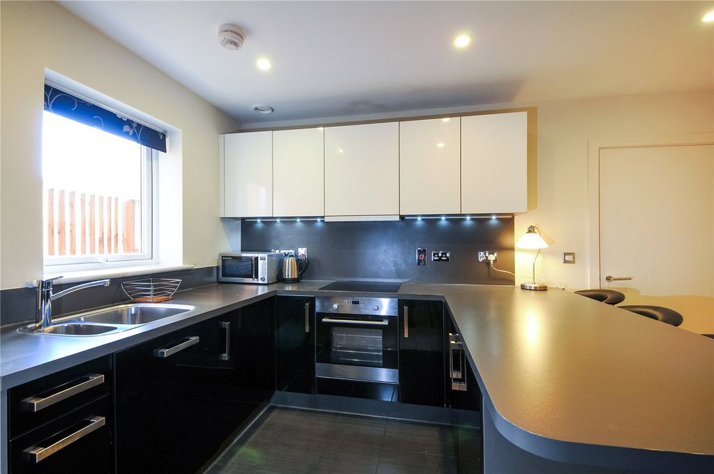 Property photo 2 of 8 Kitchen