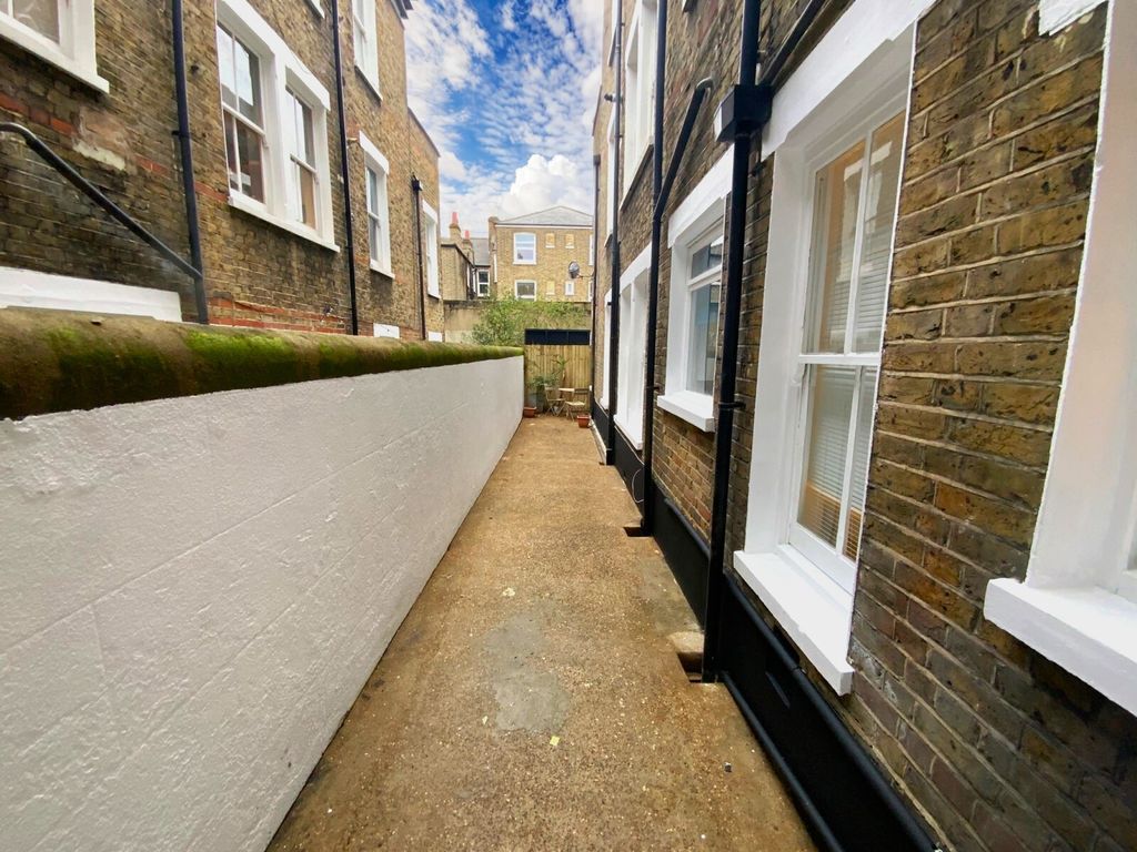Property photo 3 of 9 2227E086-Acd0-4E9F-9A31-2A99cc7c3Fef