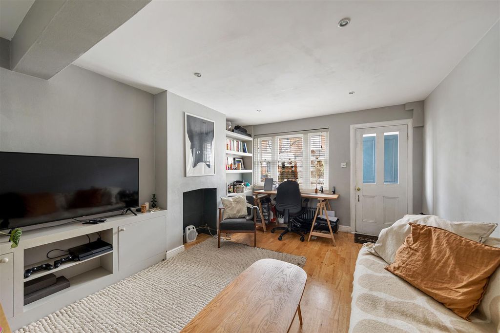 Property photo 2 of 22