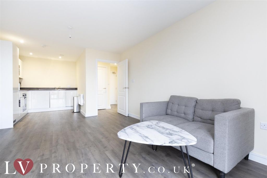 Property photo 2 of 9 N8.Jpg