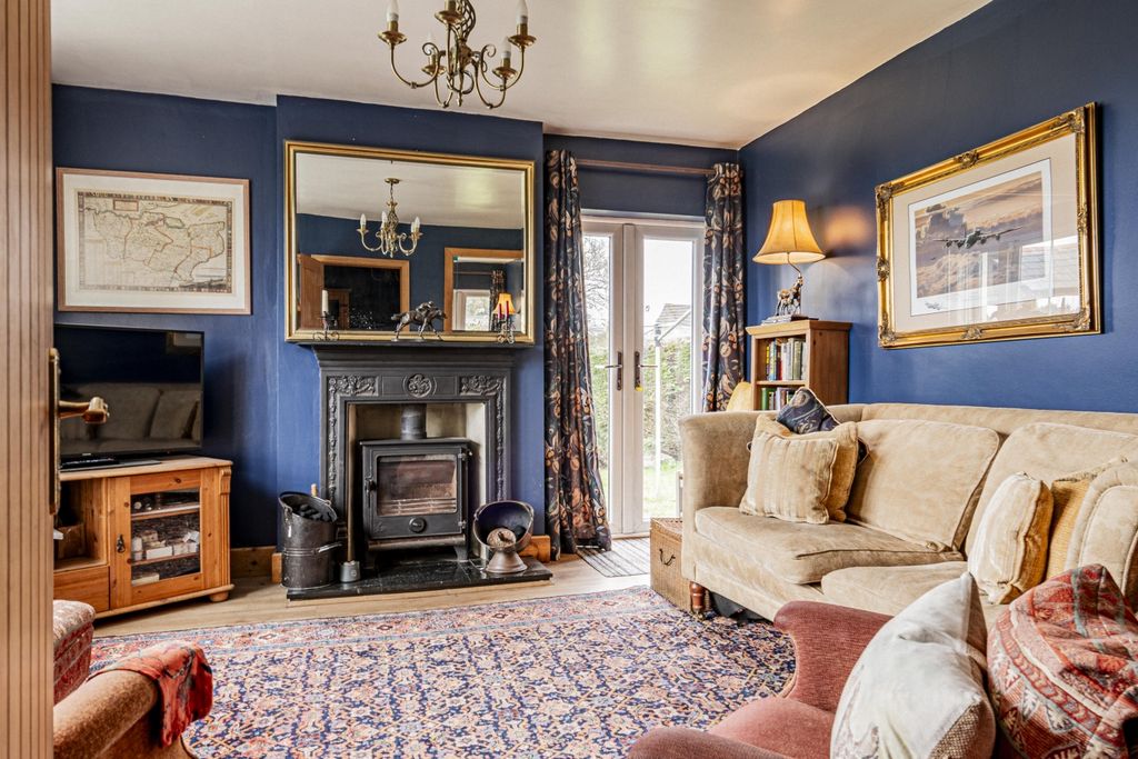 Property photo 2 of 51 Sitting Room