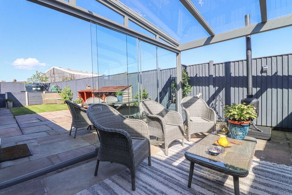 Property photo 2 of 32 Garden Room