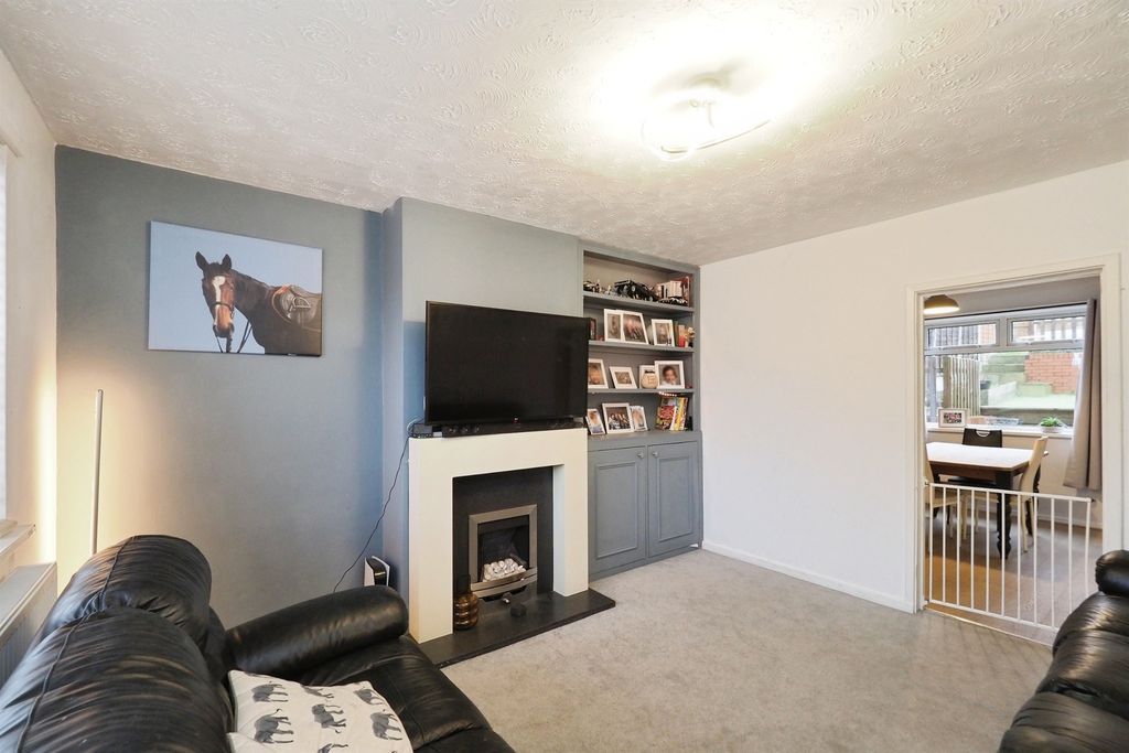 Property photo 2 of 17