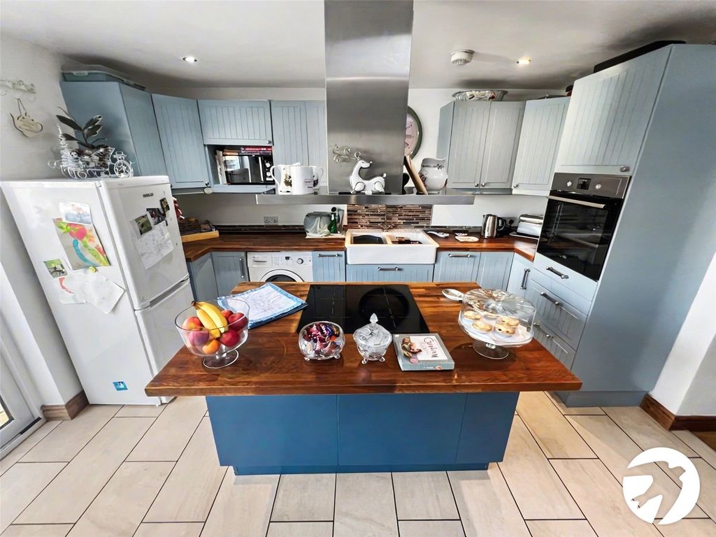 Property photo 2 of 18 Picture No. 20