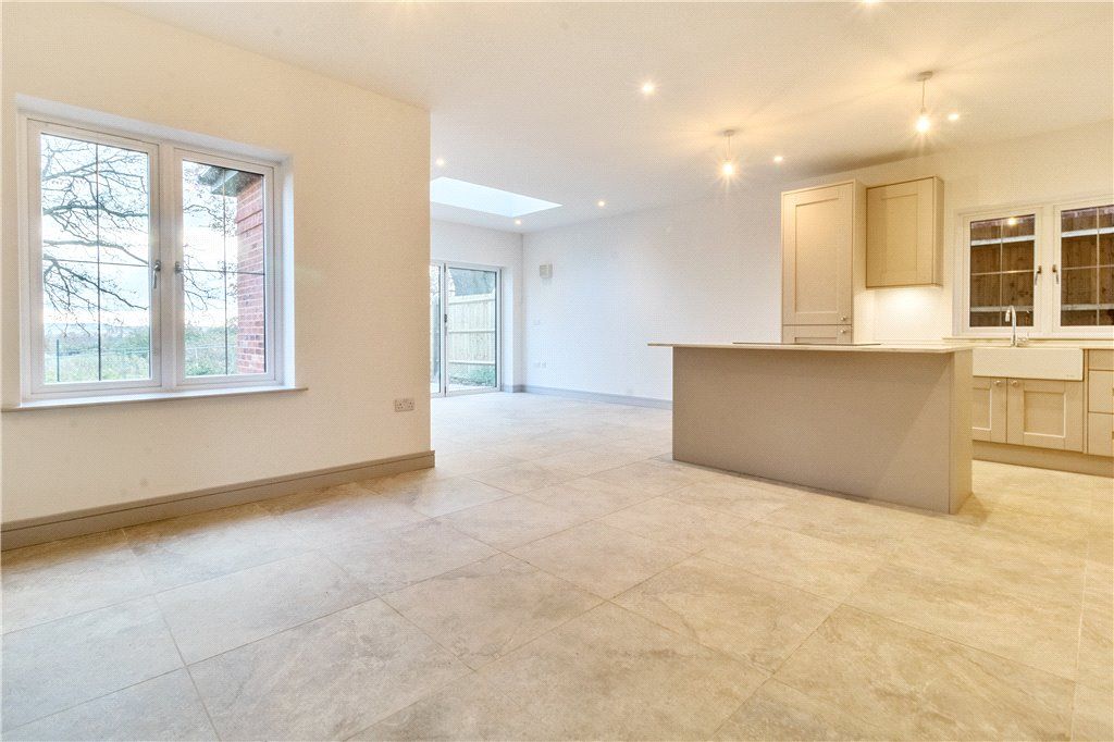 Property photo 2 of 11 Kitchen/Dining