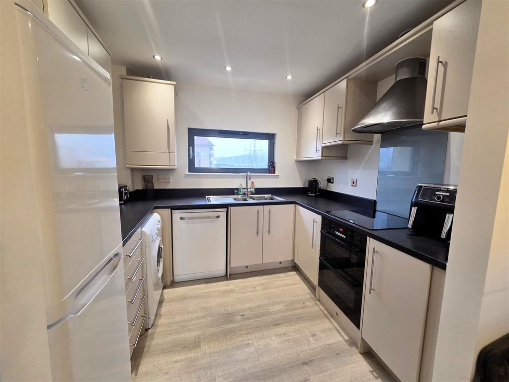 Property photo 3 of 15 Kitchen.Jpg