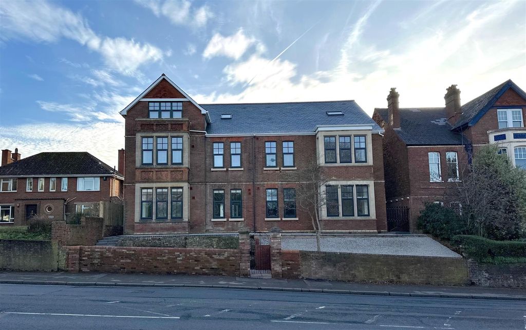 Property photo 1 of 7 R9 - 00.Jpeg