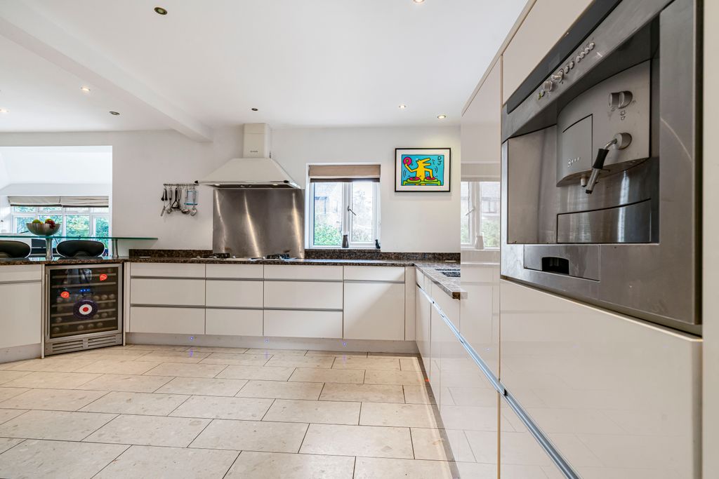 Property photo 2 of 37