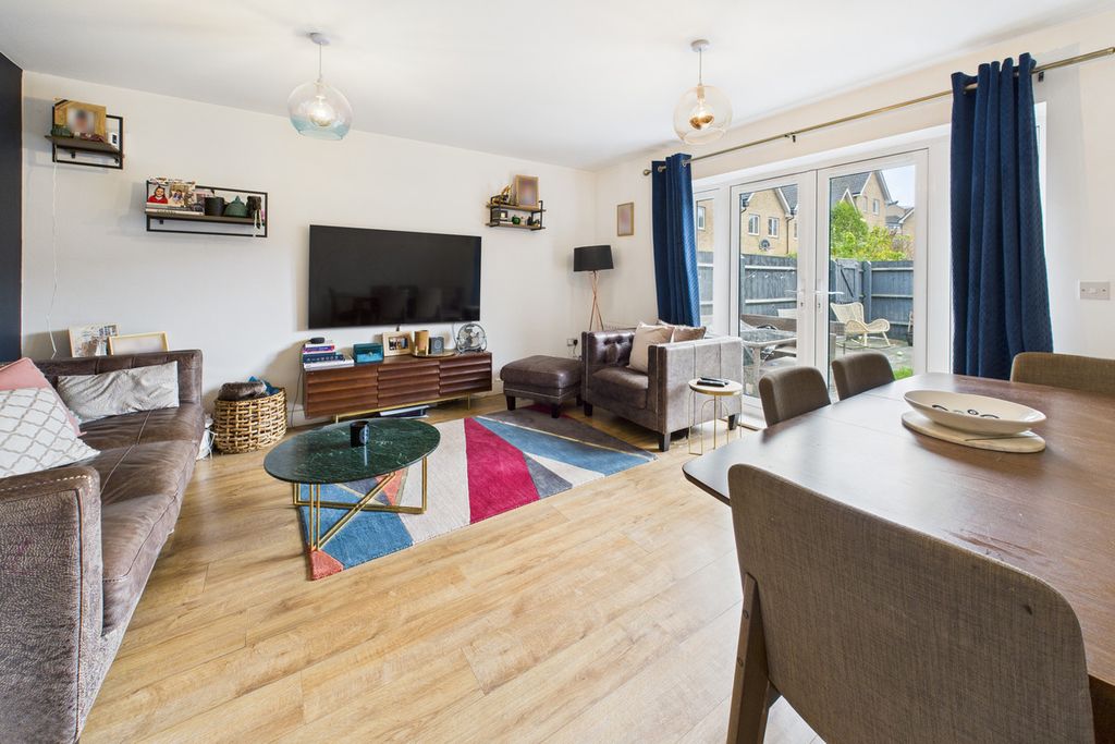 Property photo 2 of 23