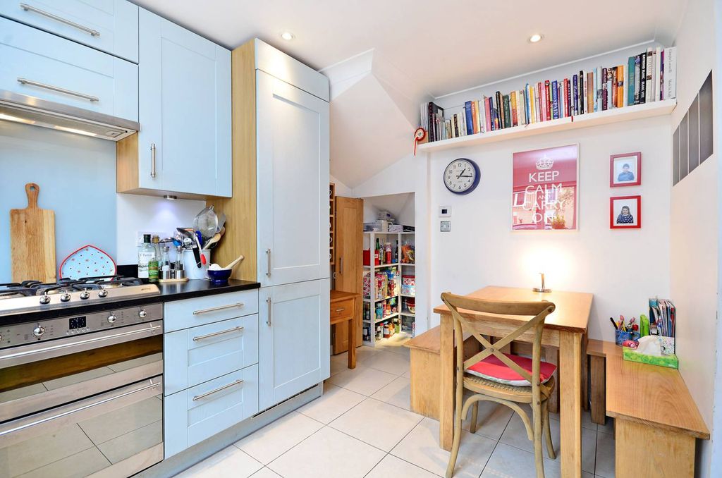 Property photo 2 of 17