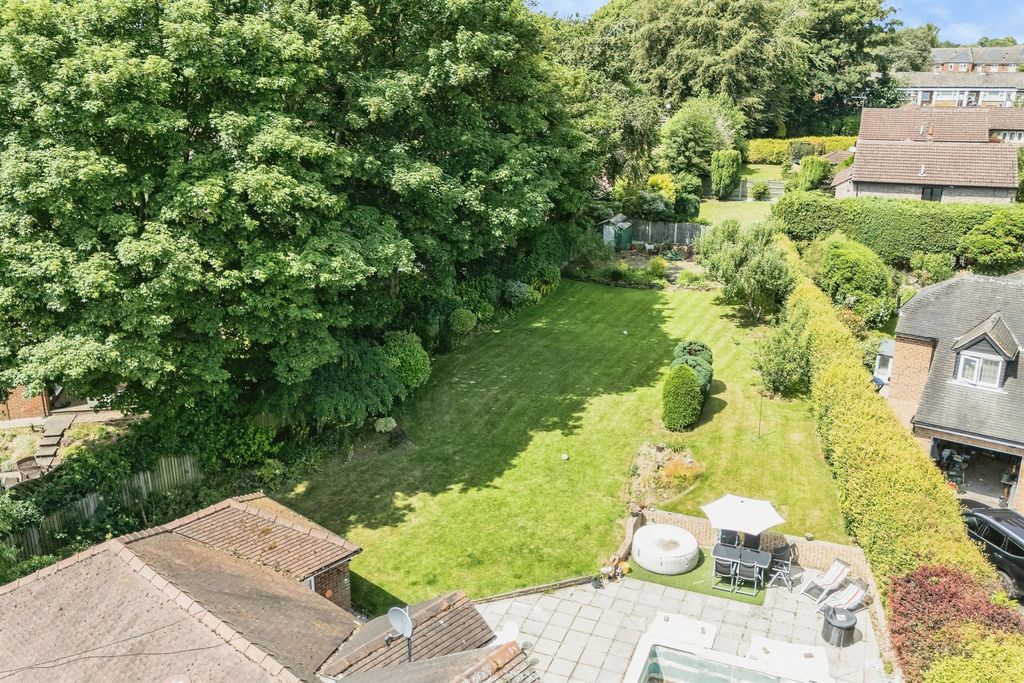 Property photo 2 of 20