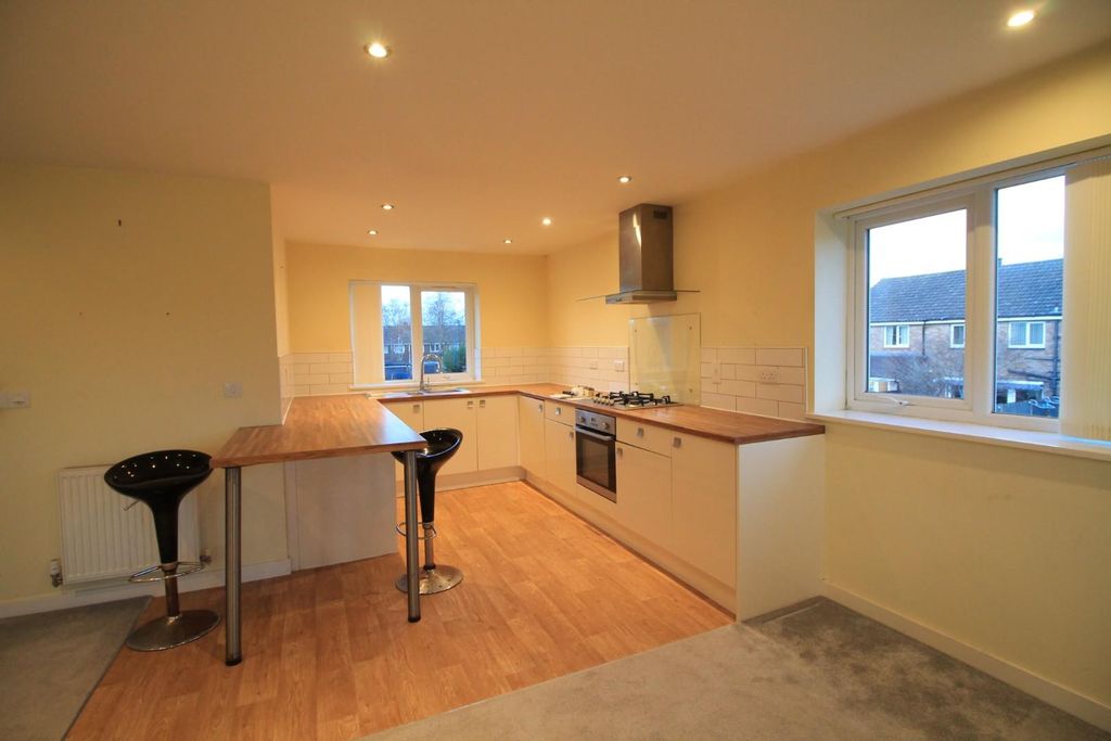 Property photo 3 of 9 Kitchen 2.Jpg