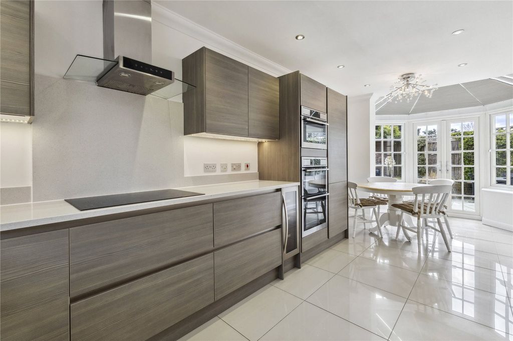 Property photo 3 of 11 Kitchen/Dining Area