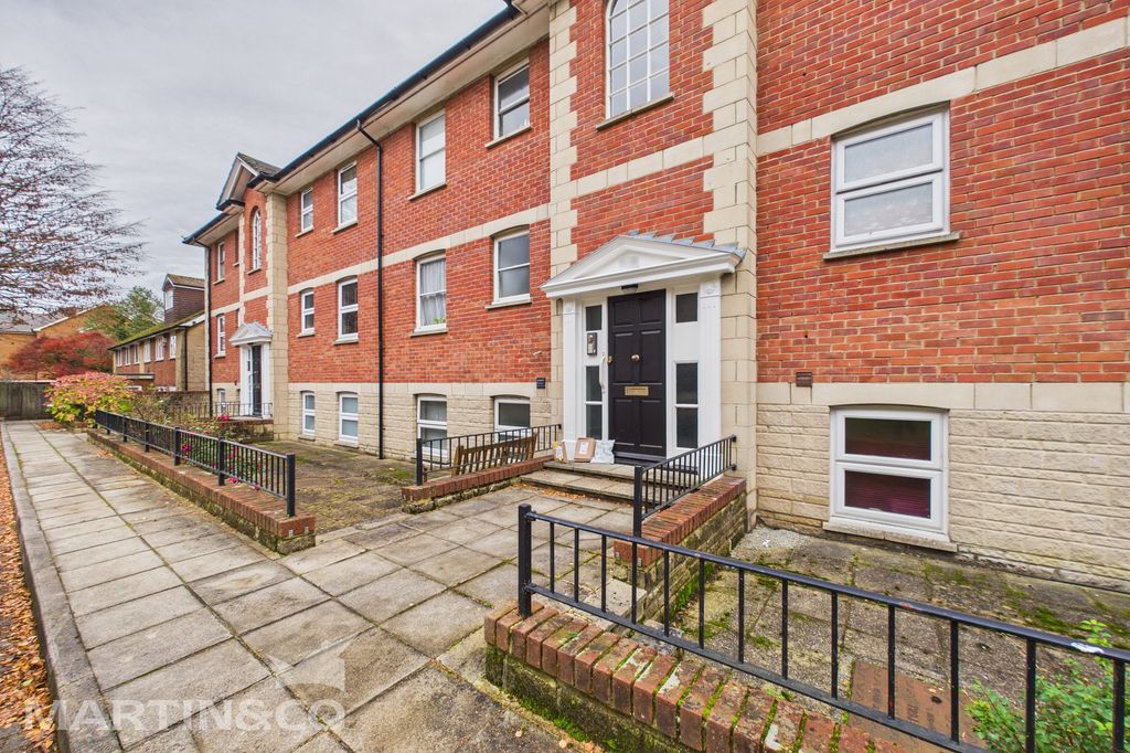 Property photo 2 of 11 Cam01953G0-Pr0133-Still007